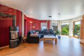 Wohnzimmer - Zweifamilienhaus mit Schwimmbad, 3 Garagen und großem Grundstück – ideal für Pferdeliebhaber!