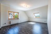 Kinder/Gästezimmer DG - Zweifamilienhaus mit Schwimmbad, 3 Garagen und großem Grundstück – ideal für Pferdeliebhaber!
