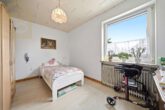 Schlafzimmer 1.OG - Attraktives Mehrfamilienhaus mit 3 Wohneinheiten & 2 Garagen in Langenhagen! Mein Haus = Mein Makler