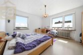 Schlafzimmer 1.OG - Attraktives Mehrfamilienhaus mit 3 Wohneinheiten & 2 Garagen in Langenhagen! Mein Haus = Mein Makler