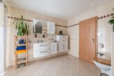 DG Badezimmer - Doppelhaushälfte mit Pool und Kaminofen in Ummern!