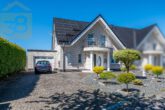 Hausansicht - Doppelhaushälfte mit Pool und Kaminofen in Ummern!