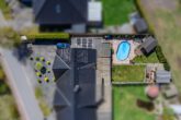 Hausansicht - Doppelhaushälfte mit Pool und Kaminofen in Ummern!