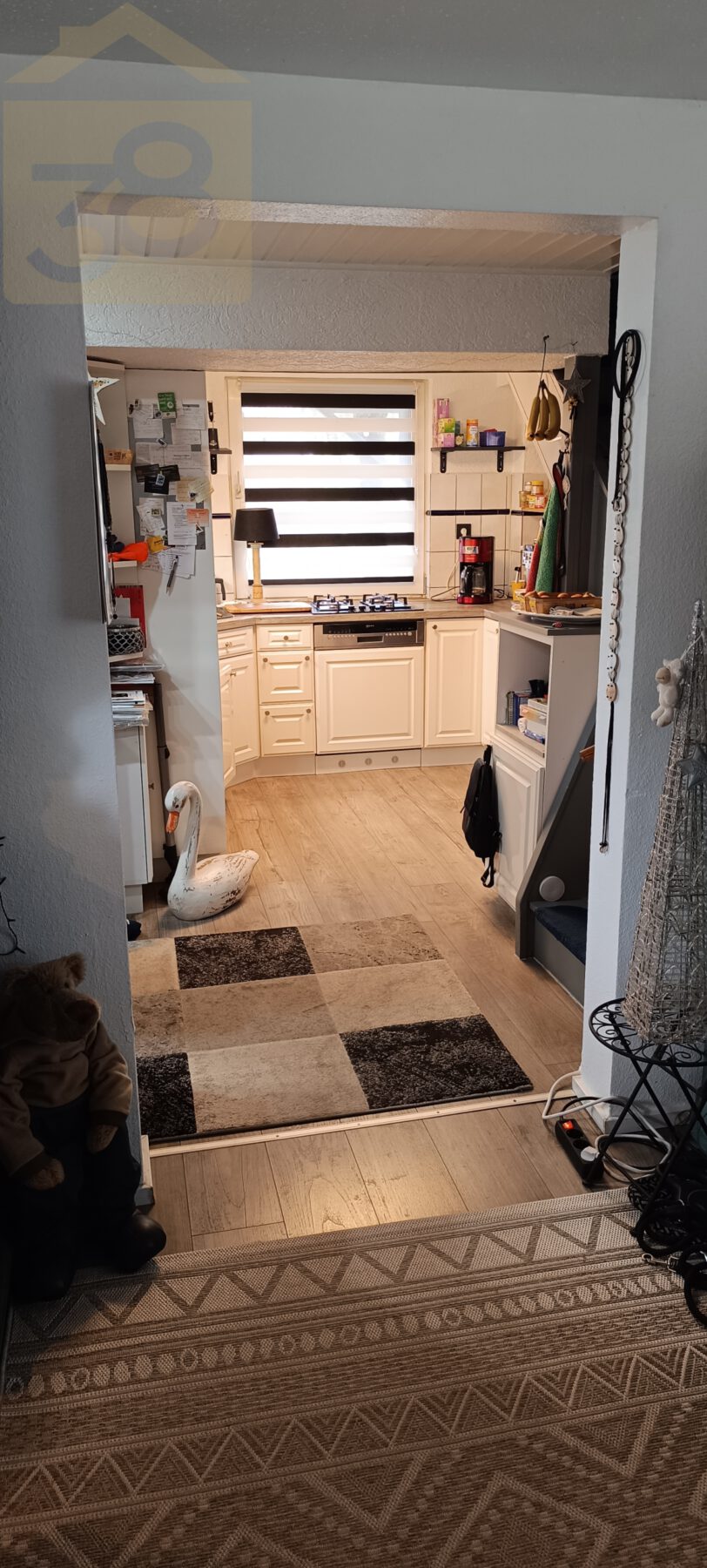 Blick vom Wohnzimmer in die Küche