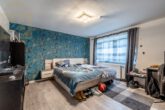 Schlafzimmer - Einfamilienhaus mit Einliegerwohnung und großem Entwicklungspotenzial! Mein Haus = Mein Partner!