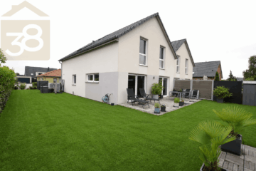 Neuwertige Doppelhaushälfte mit Terrasse in Top Lage von Wendschott! Meine Immobilie = Mein Partner, 38448 Wolfsburg, Doppelhaushälfte
