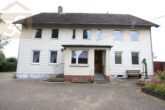 Hausansicht - Zweifamilienhaus mit 3.000 m² Grundstück und Scheune! Meine Immobilie = Mein Partner!