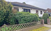 Hausansicht - Unterkellerter Bungalow mit großem Grundstück und Doppelcarport in Parsau! Mein Haus = Mein Makler!