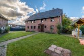 Hausansicht - Renovierungsbedürftiges Zweifamilienhaus mit 1.130 m² Eigentumsgrundstück in Sickte! Meine Immobilie