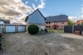 Hofeinfahrt - Renovierungsbedürftiges Zweifamilienhaus mit 1.130 m² Eigentumsgrundstück in Sickte! Meine Immobilie