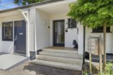 Eingangsbereich - Modernisiertes Zweifamilienhaus mit großem Garten, Sauna und Garagen! Meine Immobilie=Mein Partner!