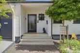 Eingangsbereich - Modernisiertes Zweifamilienhaus mit großem Garten, Sauna und Garagen! Meine Immobilie=Mein Partner!