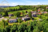 Hausansicht - Modernisiertes Zweifamilienhaus mit großem Garten, Sauna und Garagen! Meine Immobilie=Mein Partner!