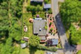 Hausansicht - Modernisiertes Zweifamilienhaus mit großem Garten, Sauna und Garagen! Meine Immobilie=Mein Partner!