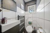 Gäste WC - Modernisiertes Zweifamilienhaus mit großem Garten, Sauna und Garagen! Meine Immobilie=Mein Partner!