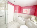 Badezimmer OG - Charmante Doppelhaushälfte mit Kamin, Terrasse und Garten in Vorsfelde!