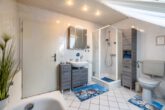 Badezimmer DG - Gepflegtes Reihenendhaus mit Garten und Carport in Ettenbüttel (Müden a.d. Aller)!