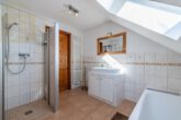 DG Badezimmer - Skandinavisches Einfamilienhaus nur ca. 200 m zum Strand entfernt in Lubmin! Mein Haus=Mein Partner!