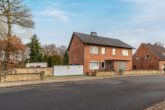 Hausansicht - Gepflegtes Zweifamilienhaus mit Garten und Doppelcarport in Knesebeck! Mein Haus = Mein Partner!