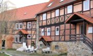 Hausansicht - 14 vermietete Wohneinheiten bei Bad Helmstedt als Kapitalanlage! Mein Haus = Mein Makler!